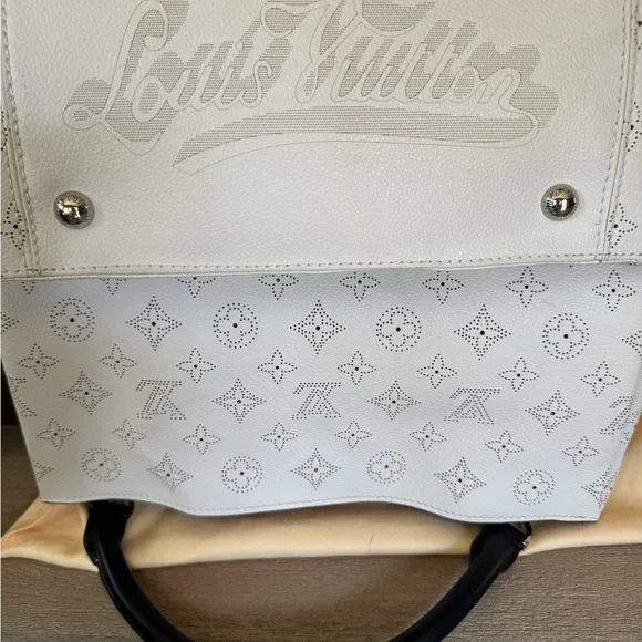 Unique Faux LV Elegant White Bag - Picture 3 of 5